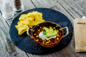 Chilli con carne cu chipsuri de tortilla